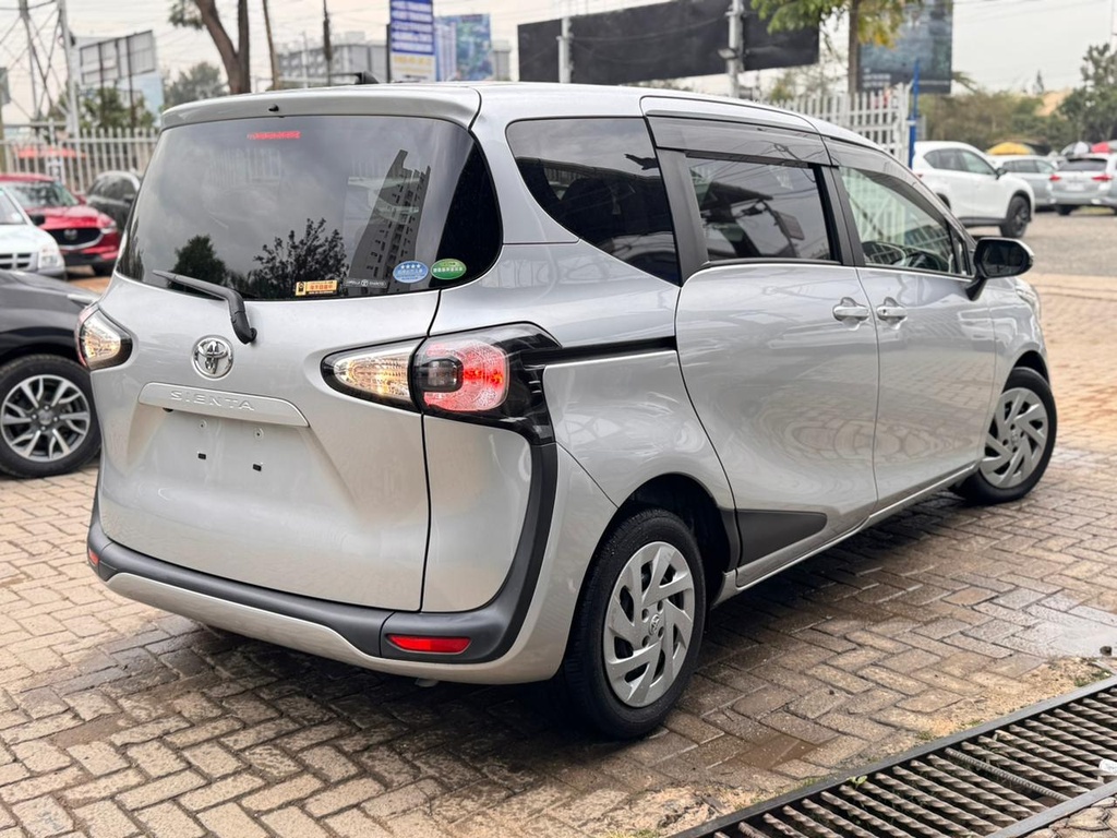 Toyota Sienta